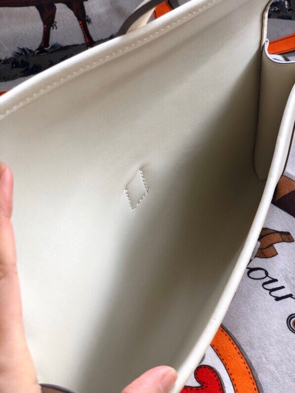 에르메스 지제 엘란29 나타 화이트 스위프트 송아지가죽 내부 양가죽